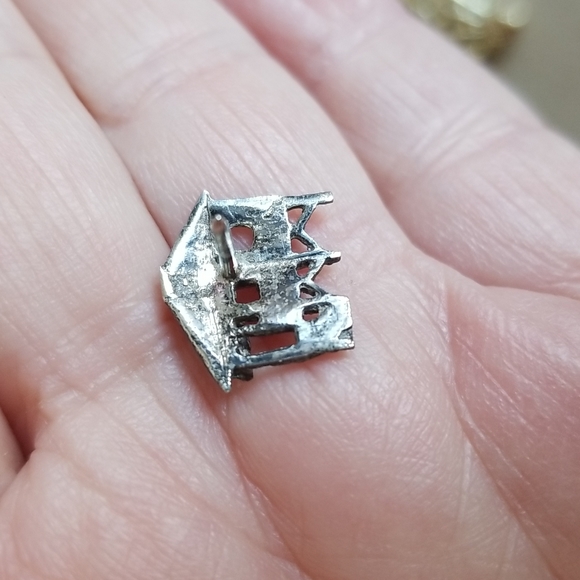 ISLAND HUT HOUSE STERLING SILVER lapel pin or tie TAC Vintage - Picture 2 of 3